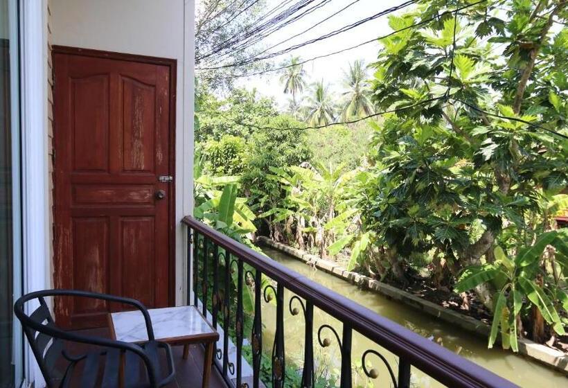 Quarto Superior Vista Jardim, Baantip Suantong