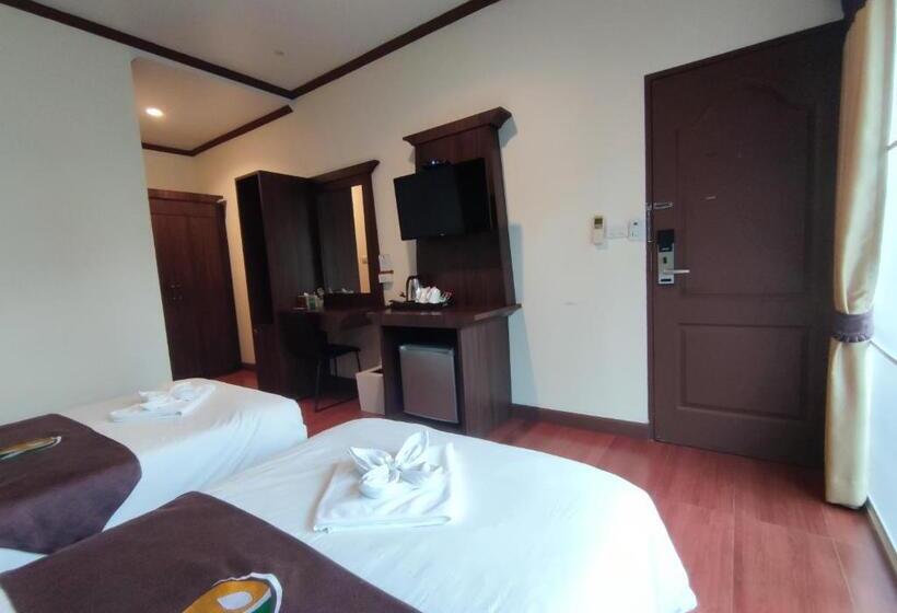 Quarto Deluxe, Baantip Suantong