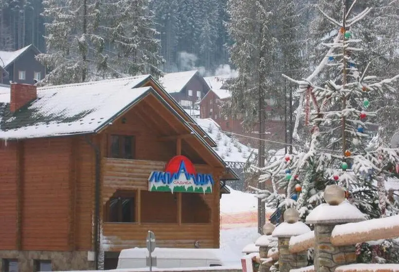 Talo 4 Makuuhuonetta, Mini Hotel Laplandiya