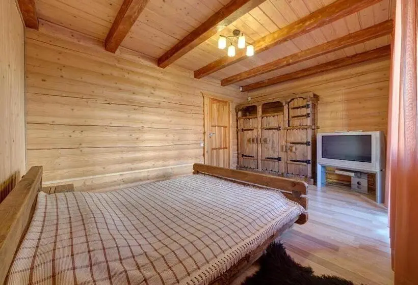 Talo 4 Makuuhuonetta, Mini Hotel Laplandiya
