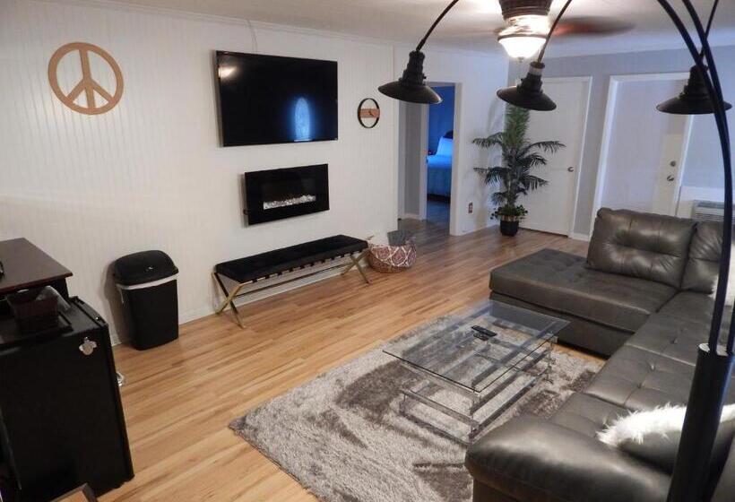 סוויטת 2 חדרי שינה, Sunset Motel