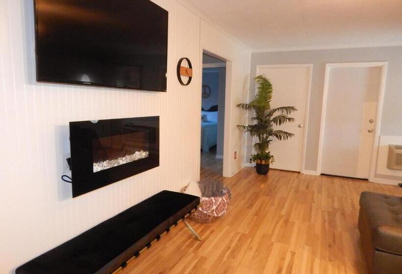 סוויטת 2 חדרי שינה, Sunset Motel