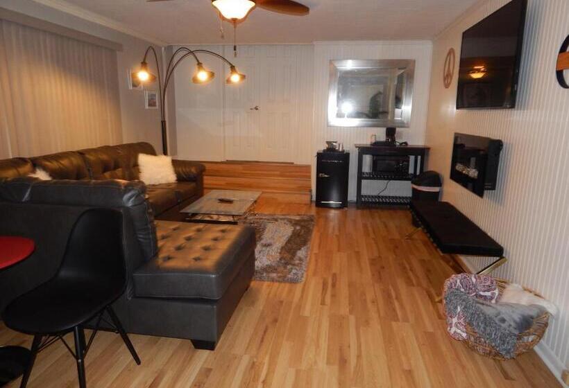 סוויטת 2 חדרי שינה, Sunset Motel