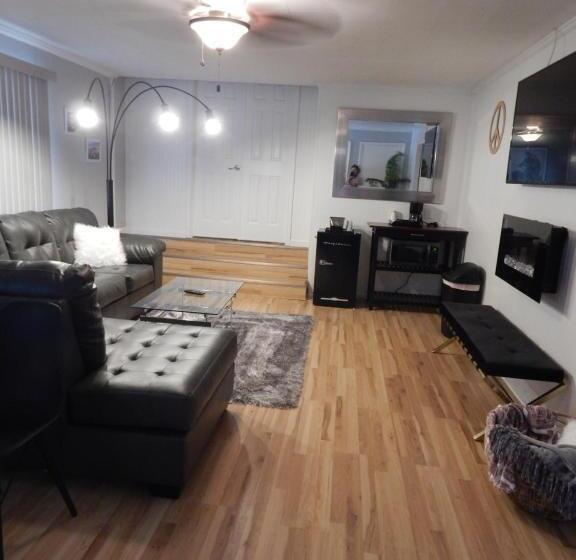 סוויטת 2 חדרי שינה, Sunset Motel