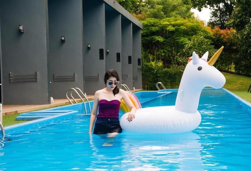 プールビュースイート, Veravian Resort