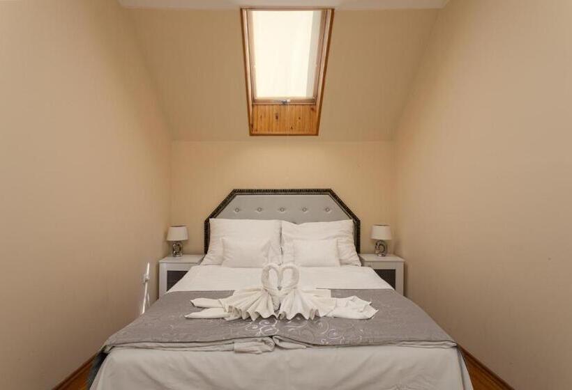 带2个卧室的公寓, Illés