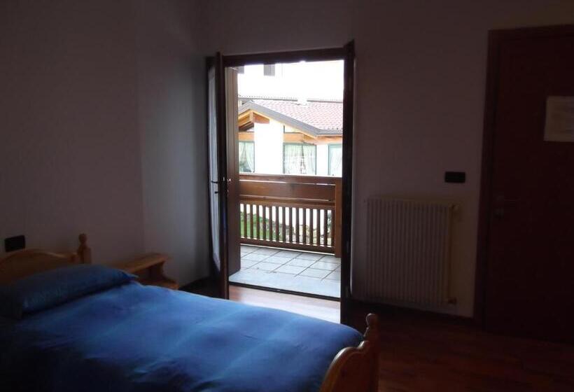 バルコニー付きスタンダードトリプルルーム, Sentiero Valinis