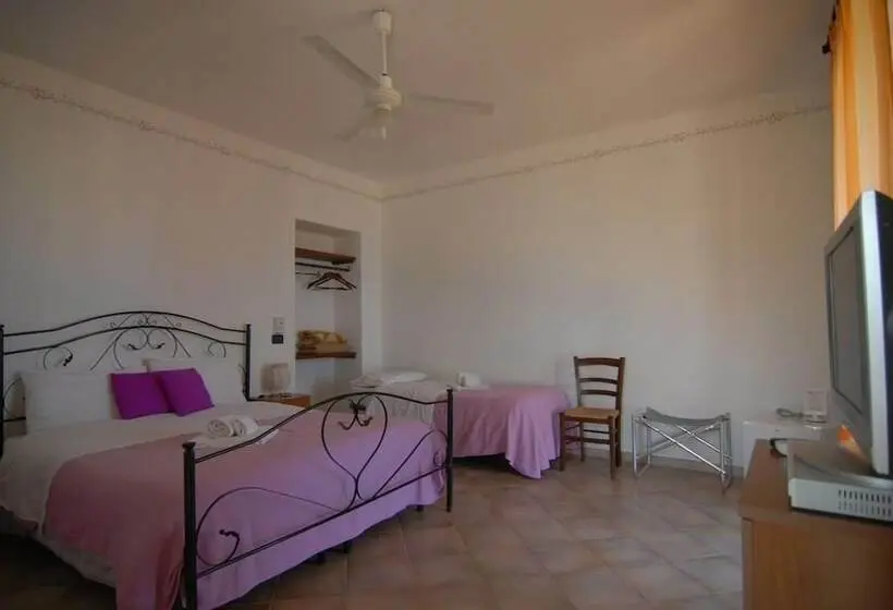 Standard Kolmen Hengen Huone, Eoliano B&b
