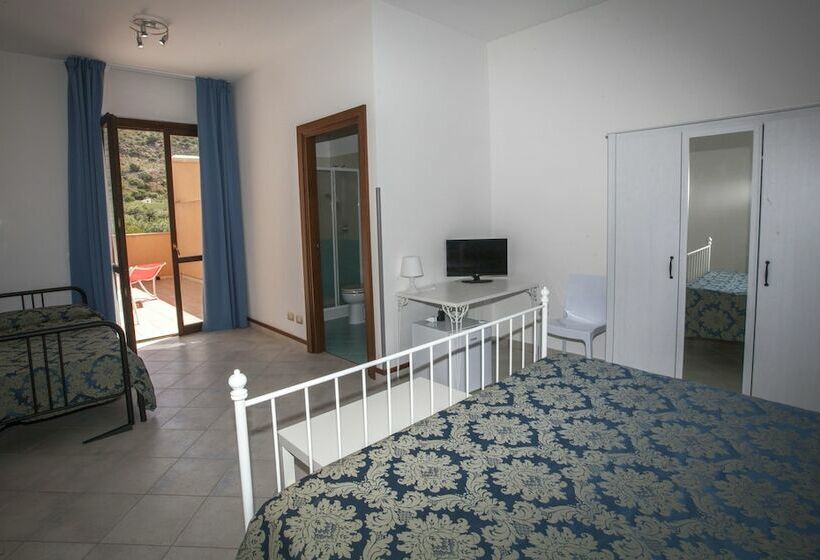 חדר סטנדרט לשלושה, Achibea