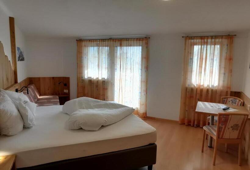 トリプルクラシックルーム, Akelei