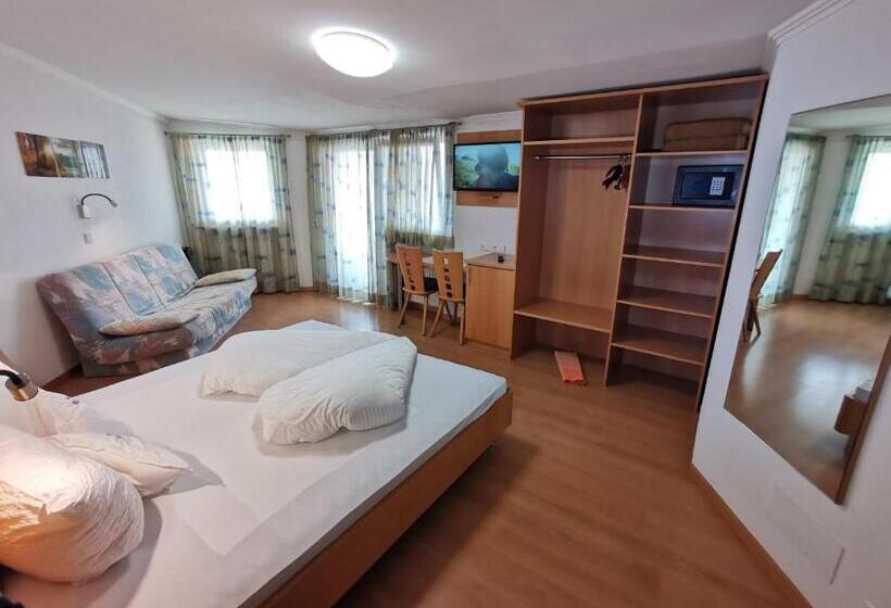 トリプルクラシックルーム, Akelei