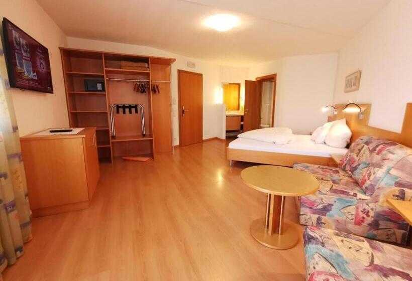 トリプルクラシックルーム, Akelei