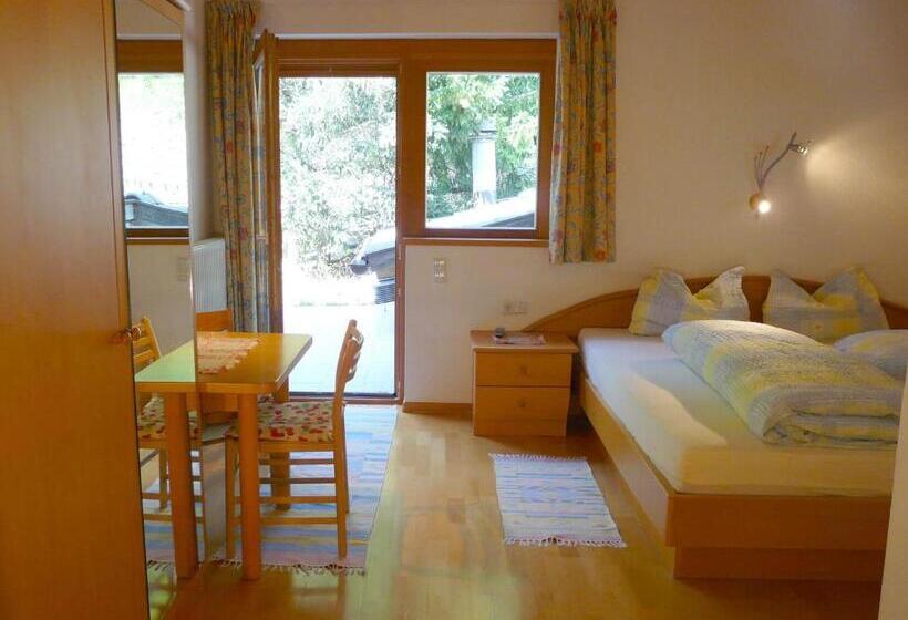 带露台的标准工作室, B & B Apartments Ortlerblick