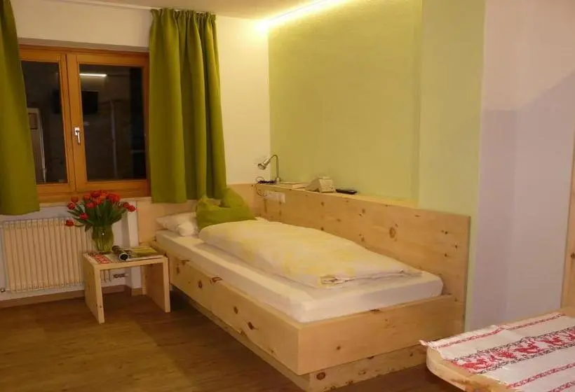 Economy Yhden Hengen Huone, B & B Apartments Ortlerblick