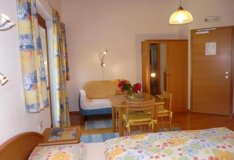 Standard Kolmen Hengen Huone, B & B Apartments Ortlerblick