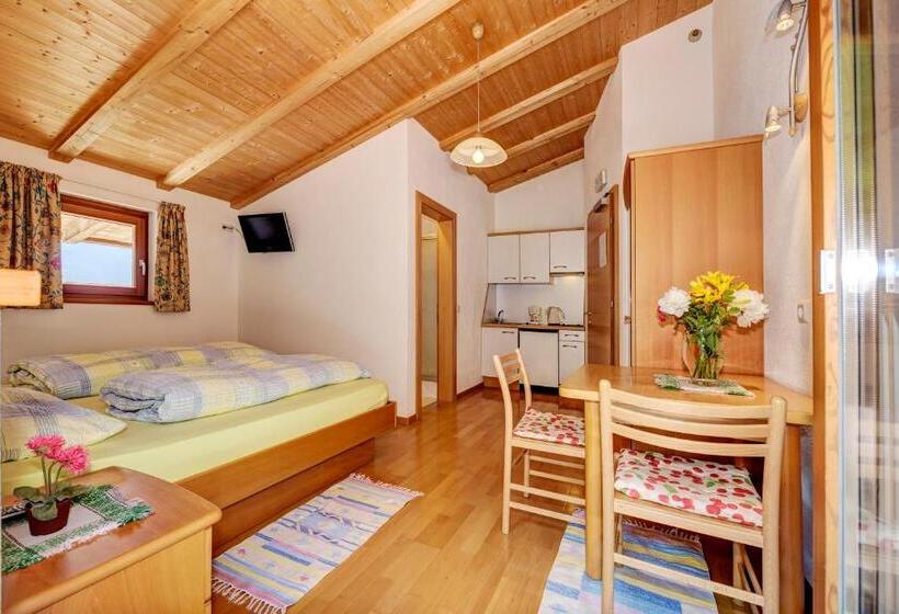 带露台的标准工作室, B & B Apartments Ortlerblick