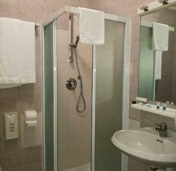 חדר סטנדרט לשלושה, Bella Venezia