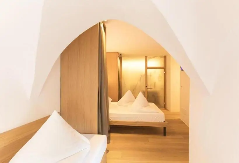 Standard Kolmen Hengen Huone, Belvenu Boutique