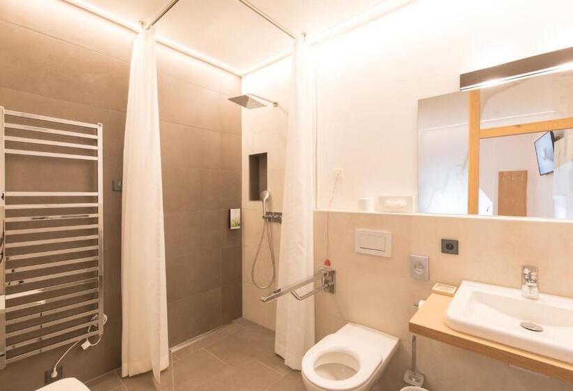 חדר סטנדרט לשלושה, Belvenu Boutique