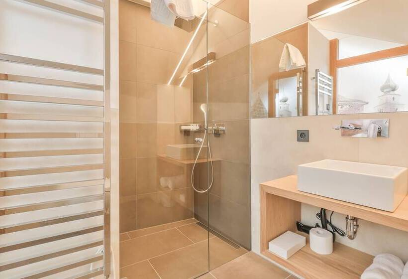 חדר סטנדרט לשלושה, Belvenu Boutique