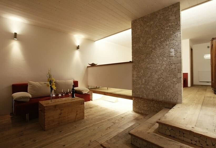 اتاق خانوادگی, Landgut Edelweiss