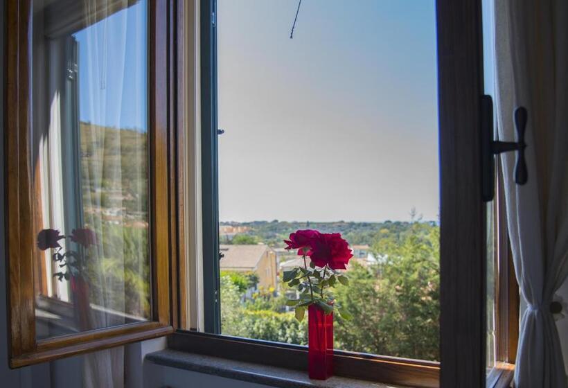 オーシャンビューのスーペリアトリプルルーム, Villa Tresino B&b