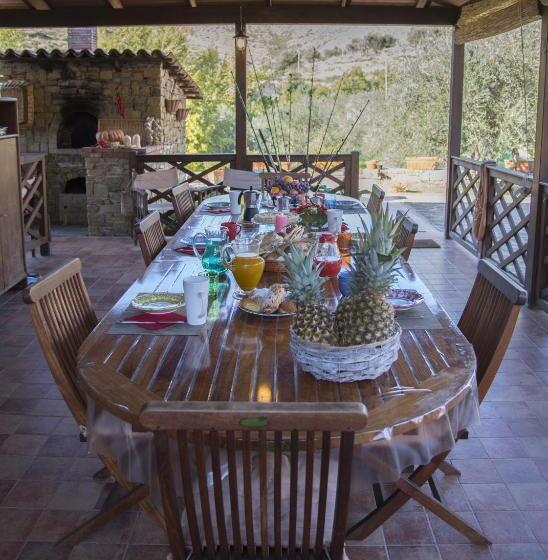 オーシャンビューのスーペリアトリプルルーム, Villa Tresino B&b