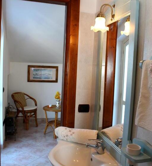 اتاق سه نفره دلوکس با چشم‌انداز دریا, B&b Marina Piccola