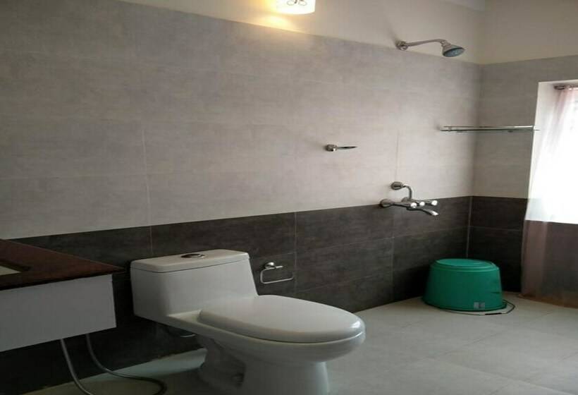 חדר דלוקס עם מרפסת, Colonels Inn