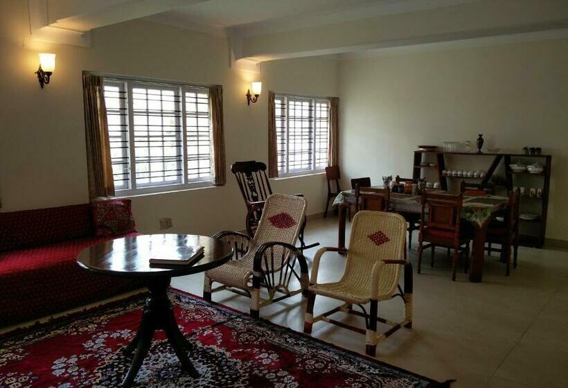 חדר דלוקס עם מרפסת, Colonels Inn