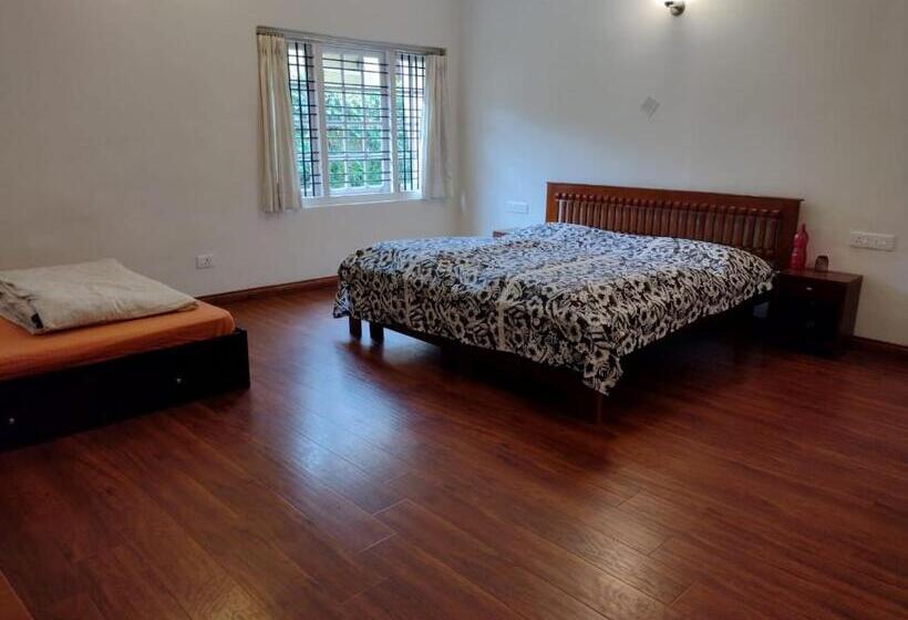 חדר משפחתי, Colonels Inn