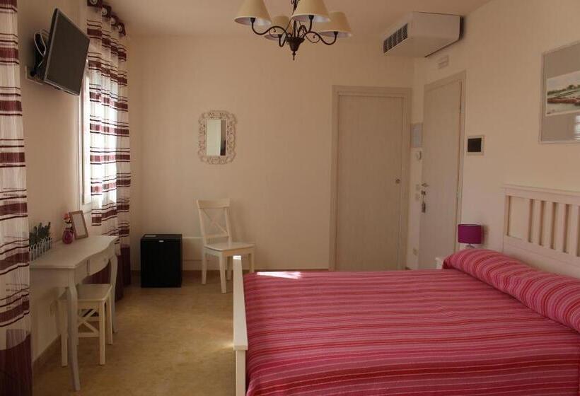 غرفة قياسية ثلاثية, Marelaguna Rooms