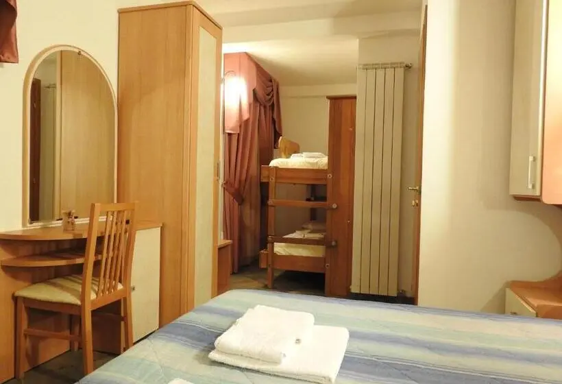 バルコニー付スタンダード４ベッドルーム, Casa Hotel Civitella