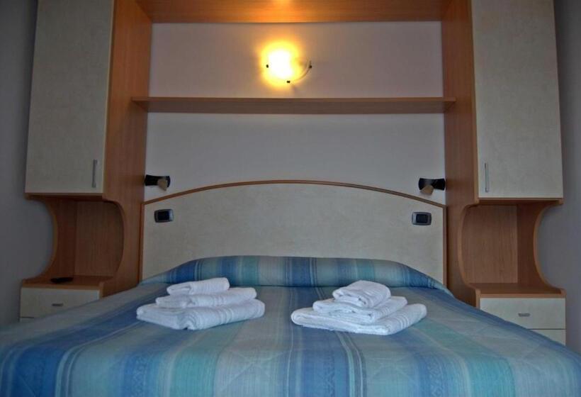 Четырехместный Номер Стандарт с Балконом, Casa Hotel Civitella