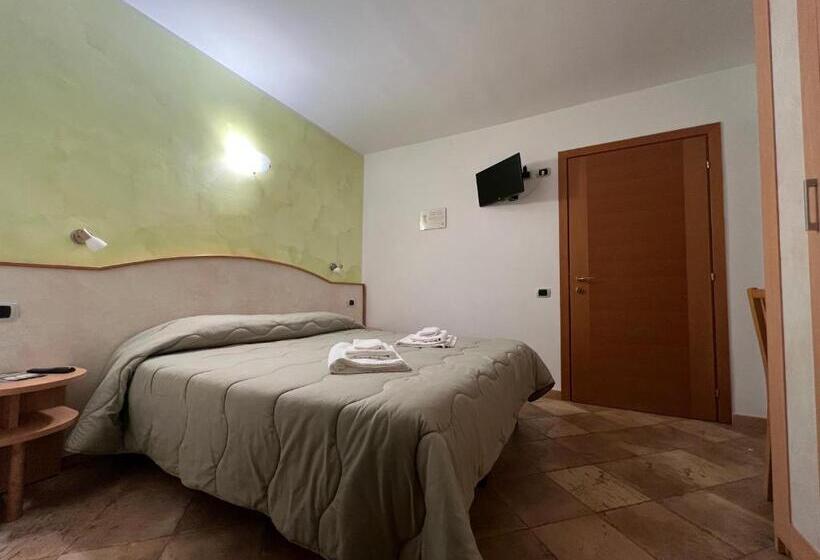Номер Стандарт Трехместный, Casa Hotel Civitella