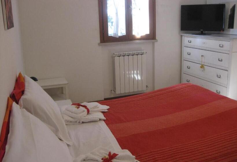 اتاق خانوادگی, Country House B&b Appartamenti Ai Cipressi