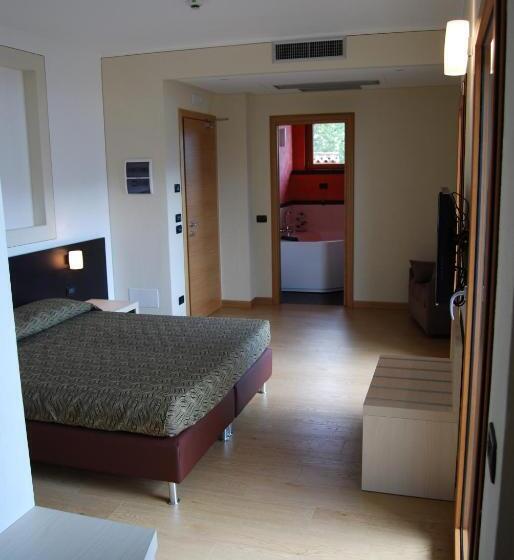 Superior room with lake view, Albergo Ristorante Orazio