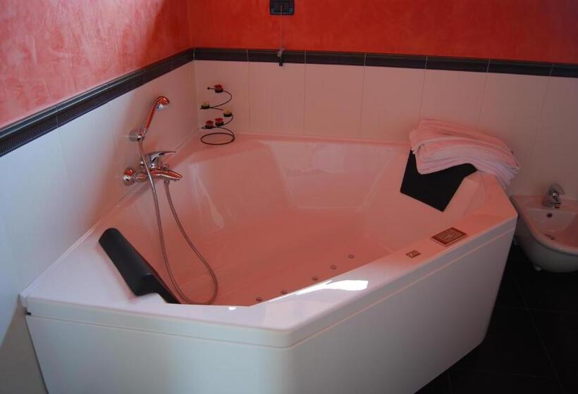 Superior room with lake view, Albergo Ristorante Orazio