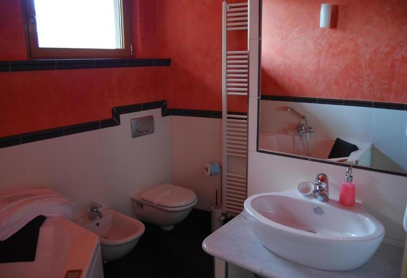 Superior room with lake view, Albergo Ristorante Orazio