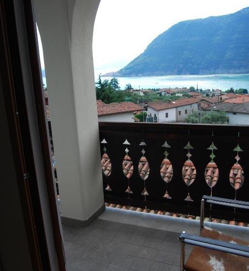 Superior room with lake view, Albergo Ristorante Orazio