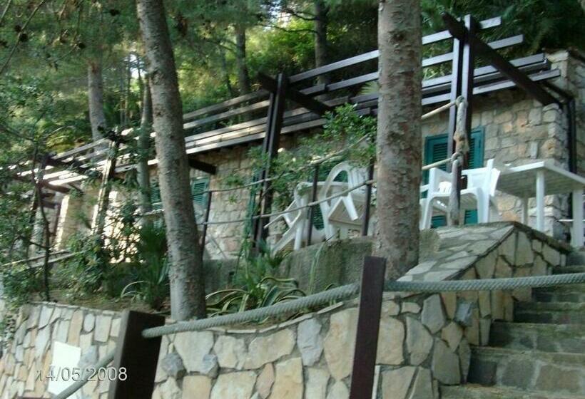 غرفة إقتصادية, Club Torre Capovento