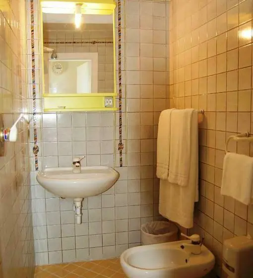 اتاق اکونومی, Club Torre Capovento