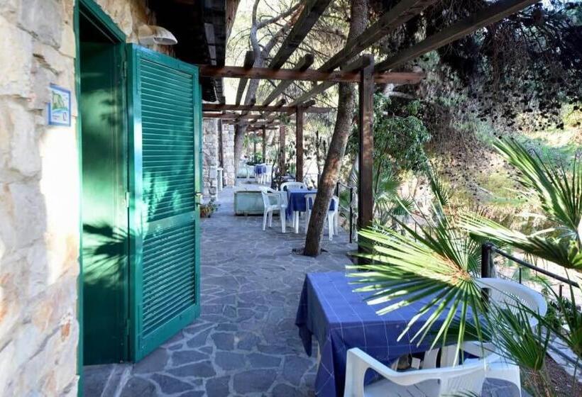 غرفة إقتصادية, Club Torre Capovento