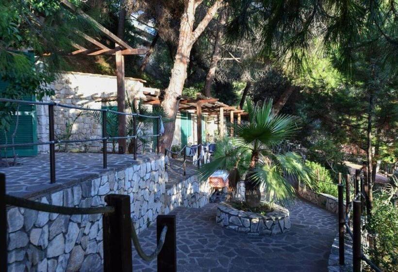 غرفة عائلية مطلّة علي البحر, Club Torre Capovento