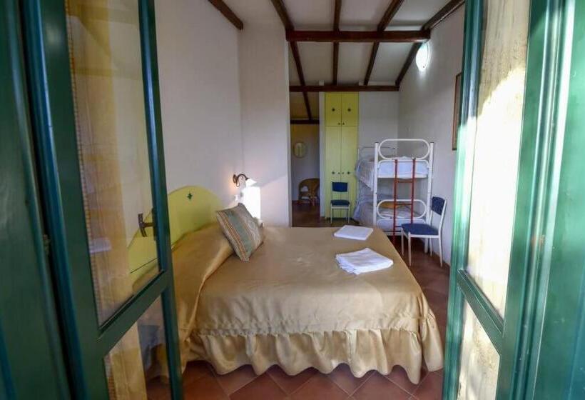 غرفة عائلية مطلّة علي الحديقة, Club Torre Capovento