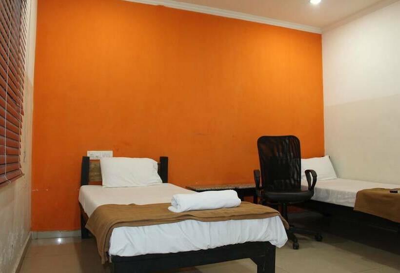 Quarto Deluxe, Deccan Comforts