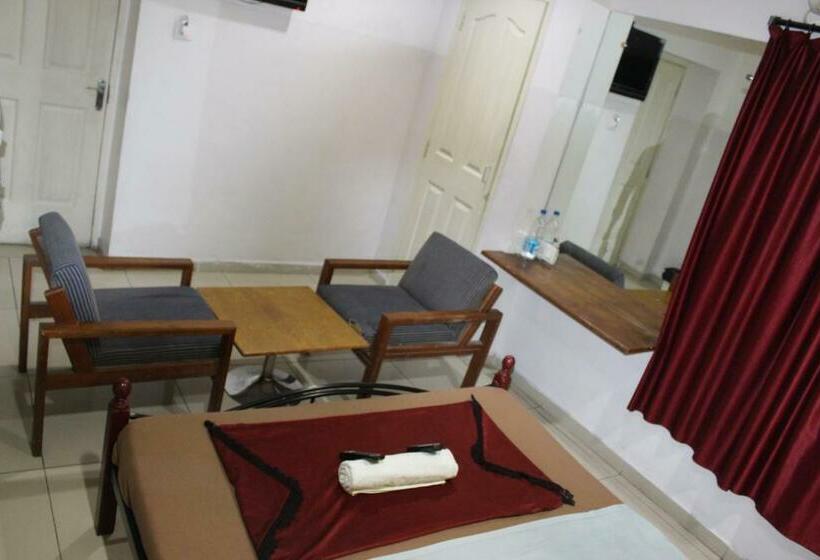 Quarto Deluxe, Deccan Comforts