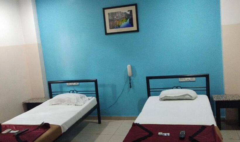 غرفة كلاسيكية ثلاثية, Deccan Comforts