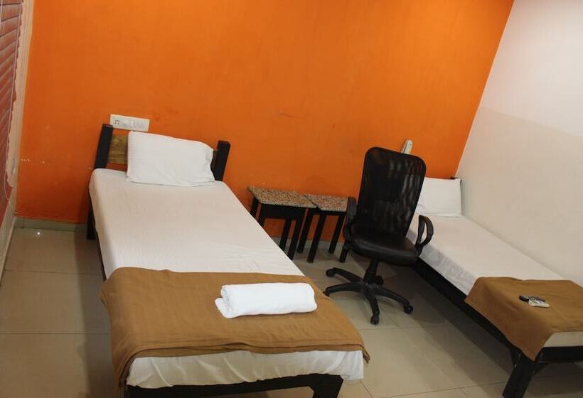 Quarto Deluxe, Deccan Comforts