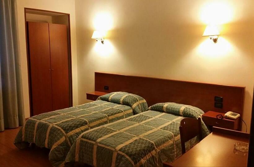 Chambre Standard, Holiday